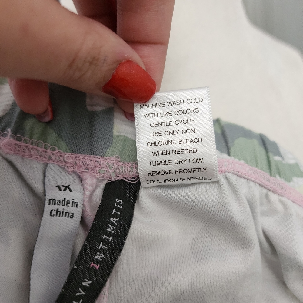 4/25$ Jaclyn Intimates Camo Sleepwear Shorts - Picture 9 of 10